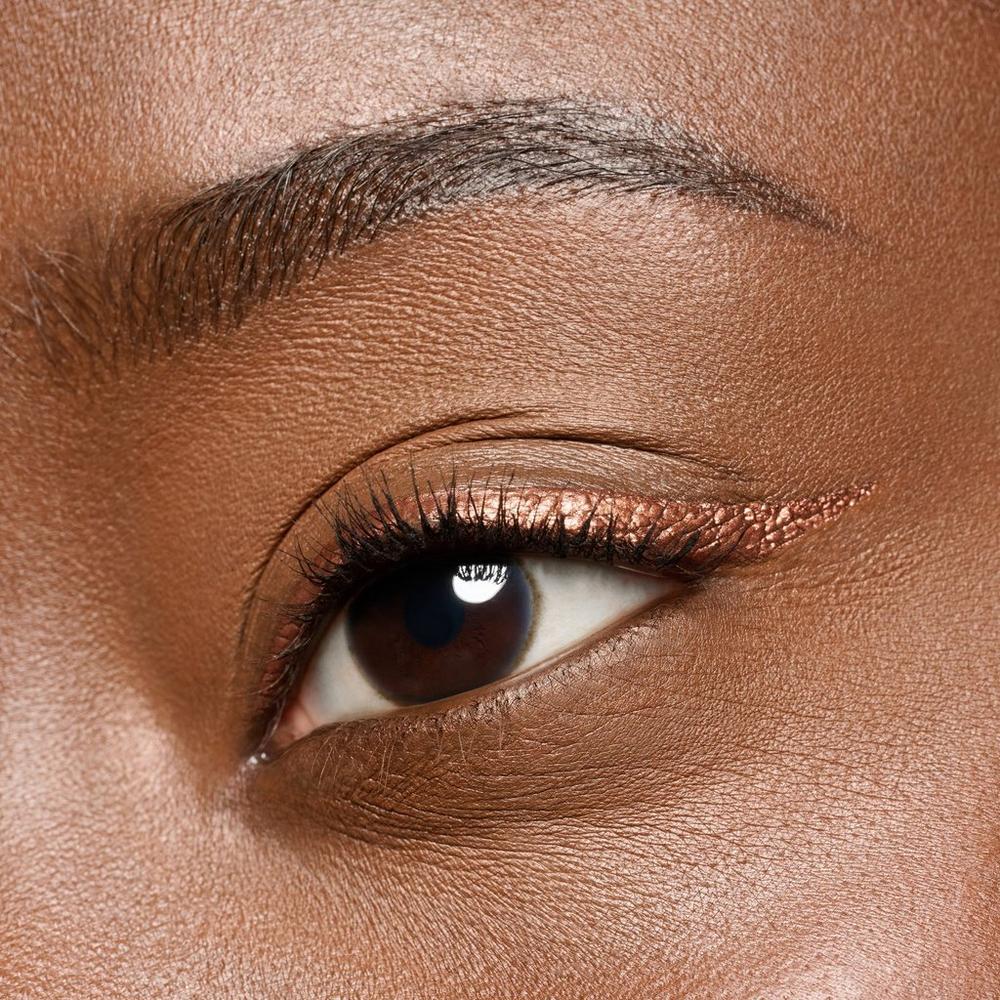 essence COLOUR it! Metallic Liquid Liner 01 Burnished Bronze 3ml