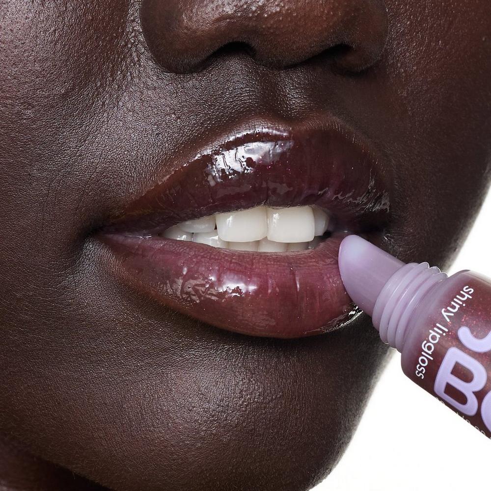 essence JUICY BOMB Shiny Lipgloss 110 Crushed Berry 10ml - Image 4